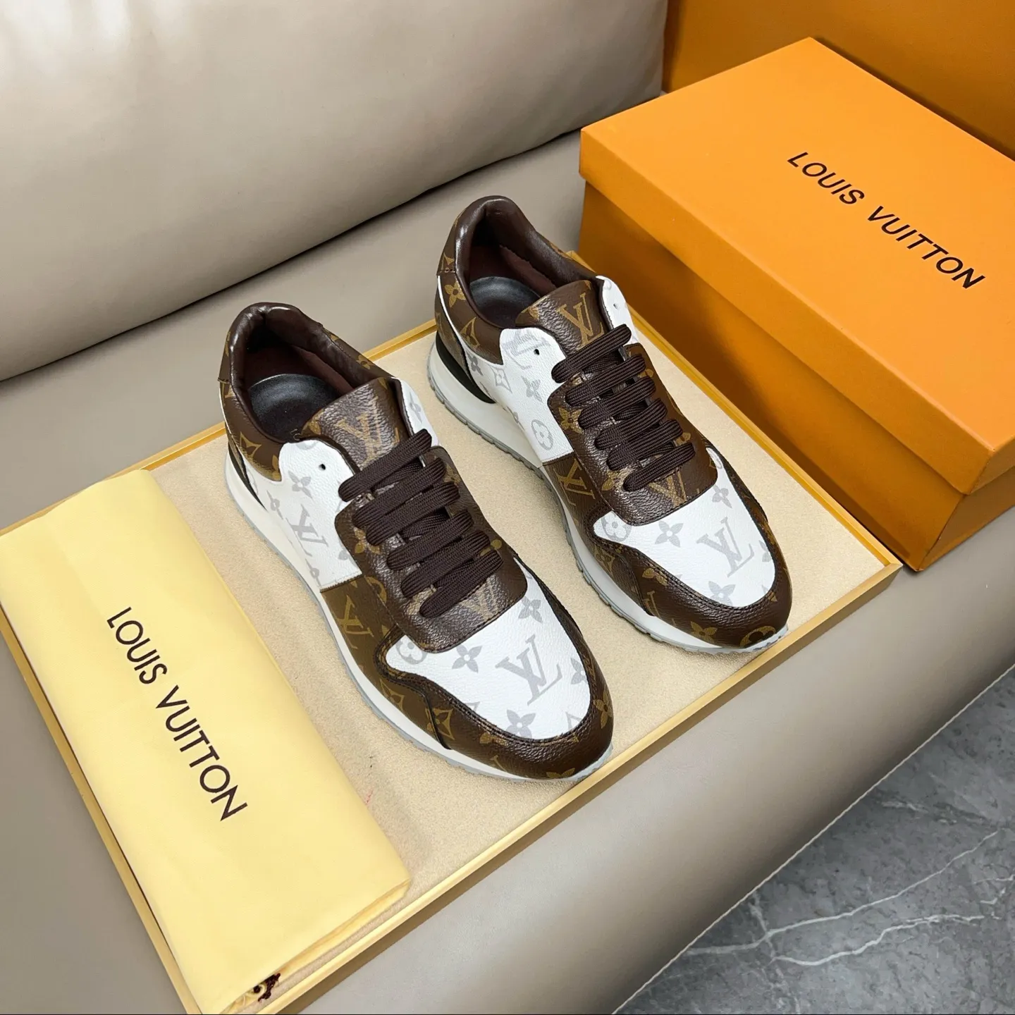 Men's shoes: 400💰 [LV] New models from the catwalk, available at the same time at counters, top purchasing agents 🔍🔍Italian imported rubber waterproof fabric, lining made of water-dyed sheepskin, soles: original soles specially provided by the original factory, exclusive molded feet, super comfortable, follow orders, 💪Details determine quality, we only make shoes with care, you can go in and out of the counter at will, welcome to compare. Number of yards: 38-44 (45 yards can be customized)